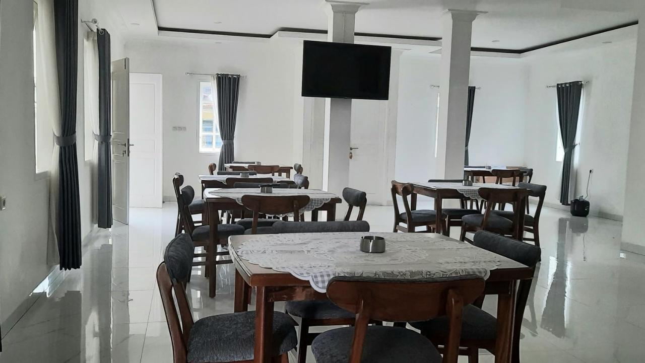Hotel Wisma Mangurna Dolok Sanggul Екстериор снимка