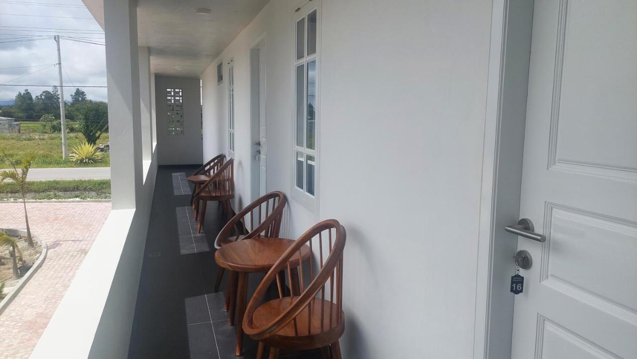 Hotel Wisma Mangurna Dolok Sanggul Екстериор снимка